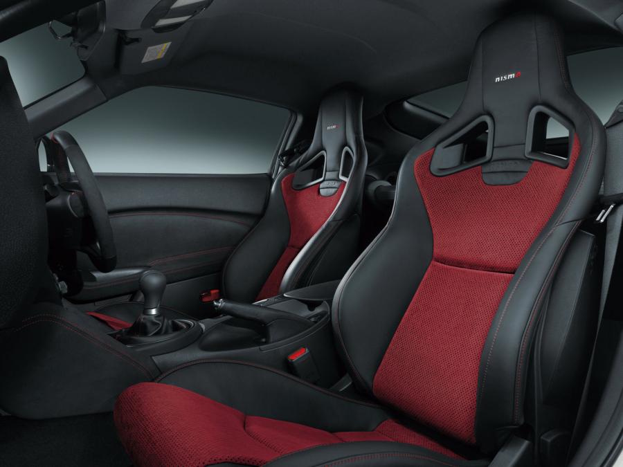 Интерьер Nissan Fairlady Z Nismo (Z34) 2014 года  (JP) (фото 26 из 39)